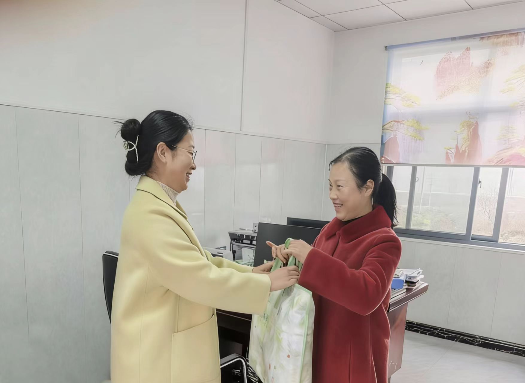 �ε��(zh��n)�����l(w��i)��Ժ�_չ�DŮ��(ji��)ο�����(d��ng)