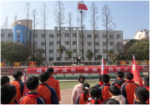 ��ɽ�(zh��n)С�W(xu��)�_չ��3��15���\���Ļ��M(j��n)У�@���}���